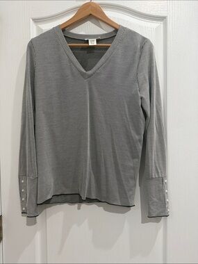 URBAN Romantics Gray/wh V-Neck Long Sleeve Top with Pearl Cuff Buttons Size S